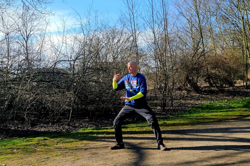 Harald Hutter macht Qi Gong im Park. Harald Hutter macht Qi Gong im Park.