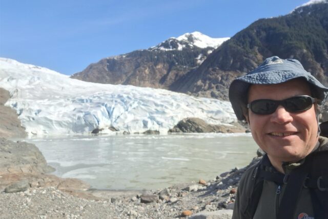 Prof. Frithjof Küpper am Mendenhall-Gletscher in Alaska