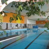 Das Hallenbad Mengede mit dem leeren Schwimmbecken.