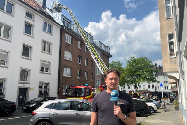 Unser Reporter Tim Hübbertz berichtet von einem Dachstuhlbrand in Dortmund.