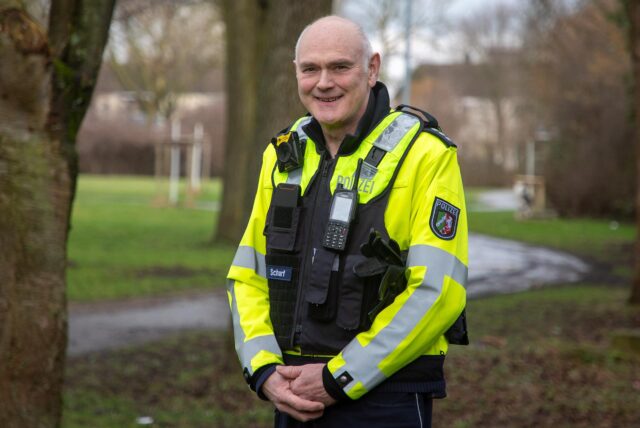 Bezirkspolizist Christian Scharf geht in den Ruhestand. Sein komplettes Berufsleben verbrachte er im Polizeidienst. Seit 2011 kümmert er sich um den Bezirk 1 Henrichenburg / Ickern Nord.
