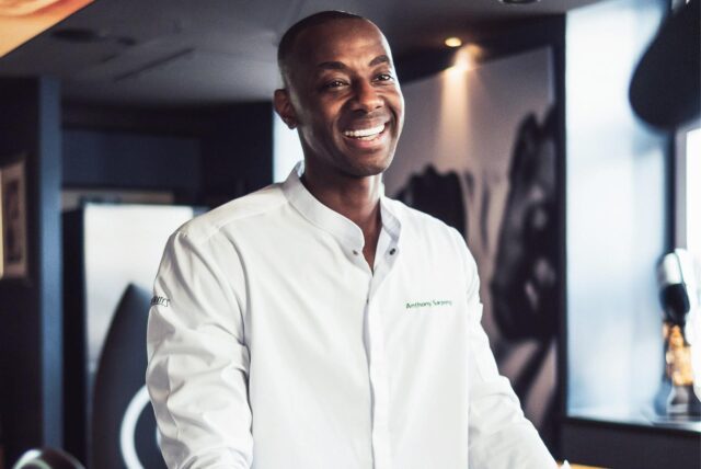 Der Meerbuscher Sternekoch Anthony Sarpong