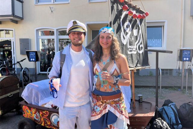 Das Piratenschiff wurde am 1. Mai in Haltern vom Kapitän und seiner Piratenbraut gesteuert.