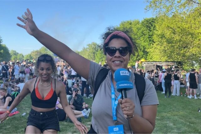 HZ-Reporterin mit einem Feiernden am 1. Mai