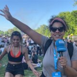 HZ-Reporterin mit einem Feiernden am 1. Mai