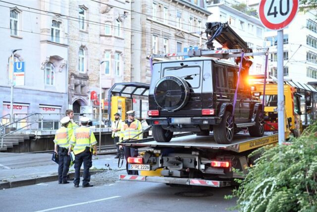 Nach dem Unfall in Stuttgart wollen die Ermittler den genauen Unfallhergang klären.