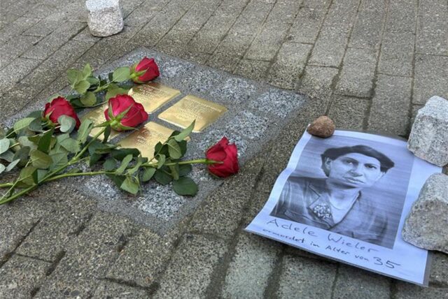 Stolpersteine und ein Foto von Bertha Wieler.