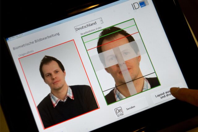 Schon seit Jahren werden Passfotos nach biometrischen Vorgaben erstellt, demnächst werden sie nur noch digital übermittelt.