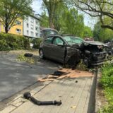 Ein Auto nach einem Unfall an der Märkischen Straße.