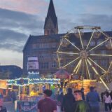 Kirmes-Samstag in der Castroper Altstadt: Es gab 80er-Partys und ein Höhen-Feuerwerk bei der 541. Castroper Frühjahrskirmes.