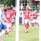 Die Entscheidung im Badeweiher-Stadion: Kirchhellens Lars Josten ist bedient, Marcel Ryczak feiert im Hintergrund seinen Treffer zum 1:0.