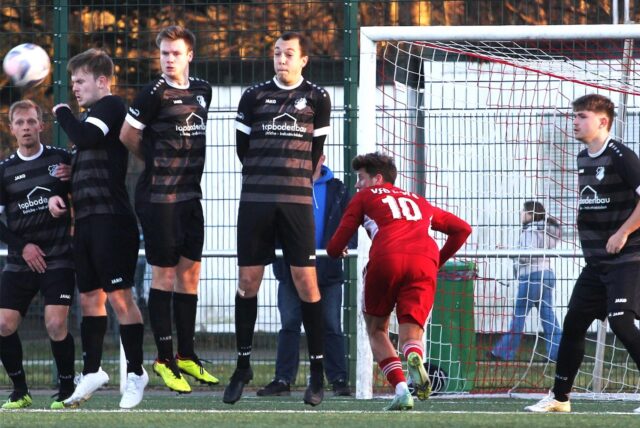 Im Testspiel beim VfB Hüls im Januar hatte der TuS 05 Sinsen noch einen stattlichen Kader. Inzwischen haben sich alle Spieler längst abgemeldet – nun auch Torhüter Marcin Wrzosek.