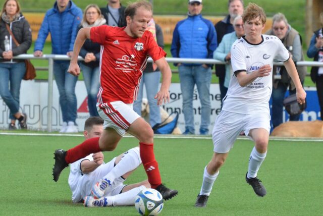 Das vermeintliche Duell um Platz drei in der Kreisliga B3 hat die DJK Sportfreunde Datteln beim TuS Henrichenburg für sich entschieden (Foto aus dem Hinspiel)