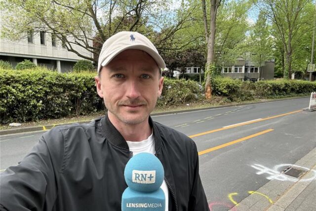 Reporter Philipp Pohl steht an der Unfallstelle auf der Märkischen Straße in Dortmund.