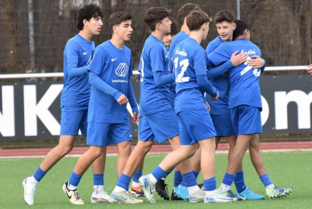 Torjubel bei der U15 des VfB Waltrop.