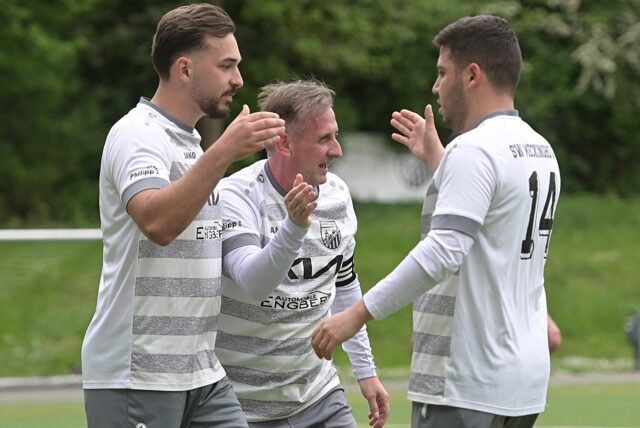 Fünf Tore erzielte Andreas Tewes (M.). Der Goalgetter von SW Meckinghoven II ist damit mal wieder ein Kandidat für den Spieler des Spieltags.