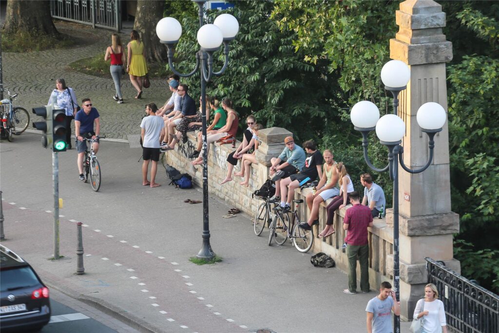 Die Möllerbrücke ist vor allem im Sommer ein beliebter Treffpunkt unter freiem Himmel.