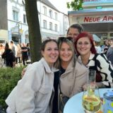 Eine Mädels-Gruppe beim After Work.