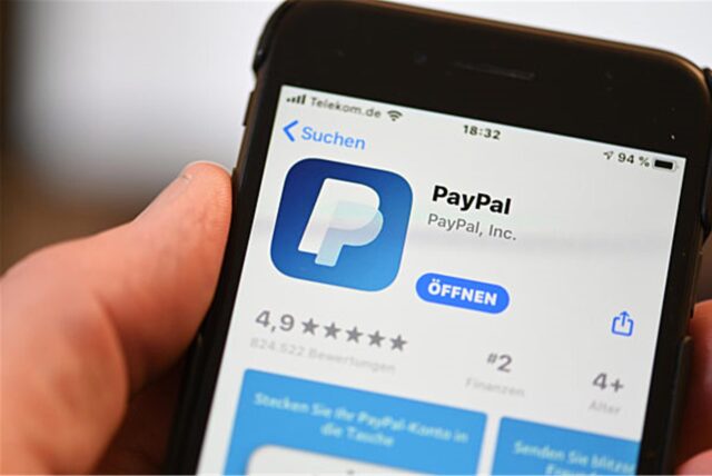 Die PayPal-App auf einem Handy.