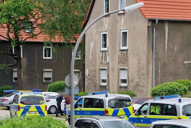 Polizeiwagen in der Stadtmitte.