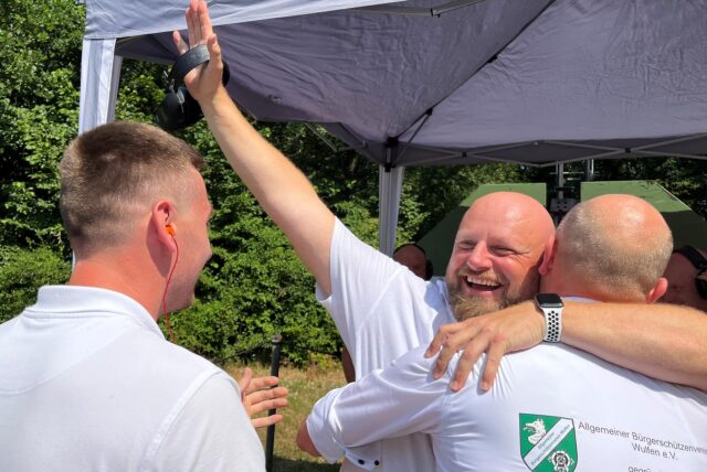 Holger Badde im Kreis der Gratulanten