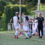 Trainer Ramon Kral (r.) und der FC Marl III haben wieder eine Chance auf den Klassenerhalt.