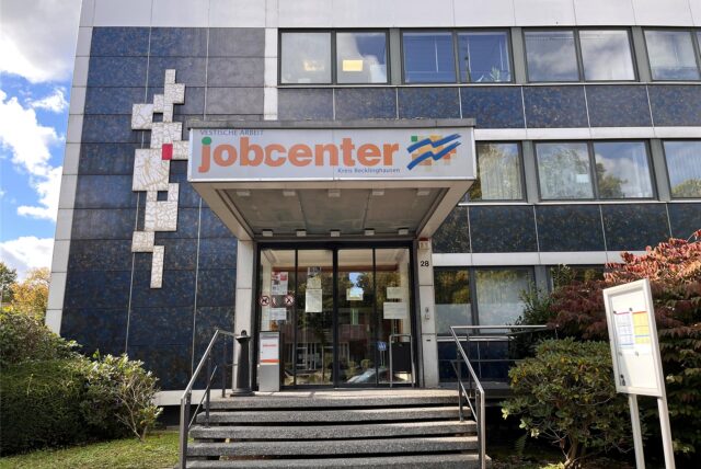 Außenansicht der Bezirksstelle des Jobcenters des Kreises Recklinghausen in Herten.