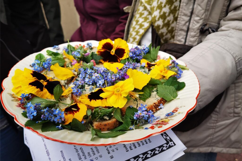 Teller mit Blüten Teller mit Blüten