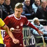 Luca Händchen (rotes Trikot) steht beim SV Rot-Weiß Deuten nach mehreren Verletzungen im Kreispokal-Halbfinale gegen Oberligist Spvgg. Erkenschwick wieder im Kader.