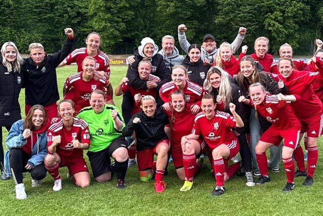 So sehen Siegerinnen aus: Die Frauen des VfB Hüls sind gerade ins Kreispokal-Endspiel eingezogen.