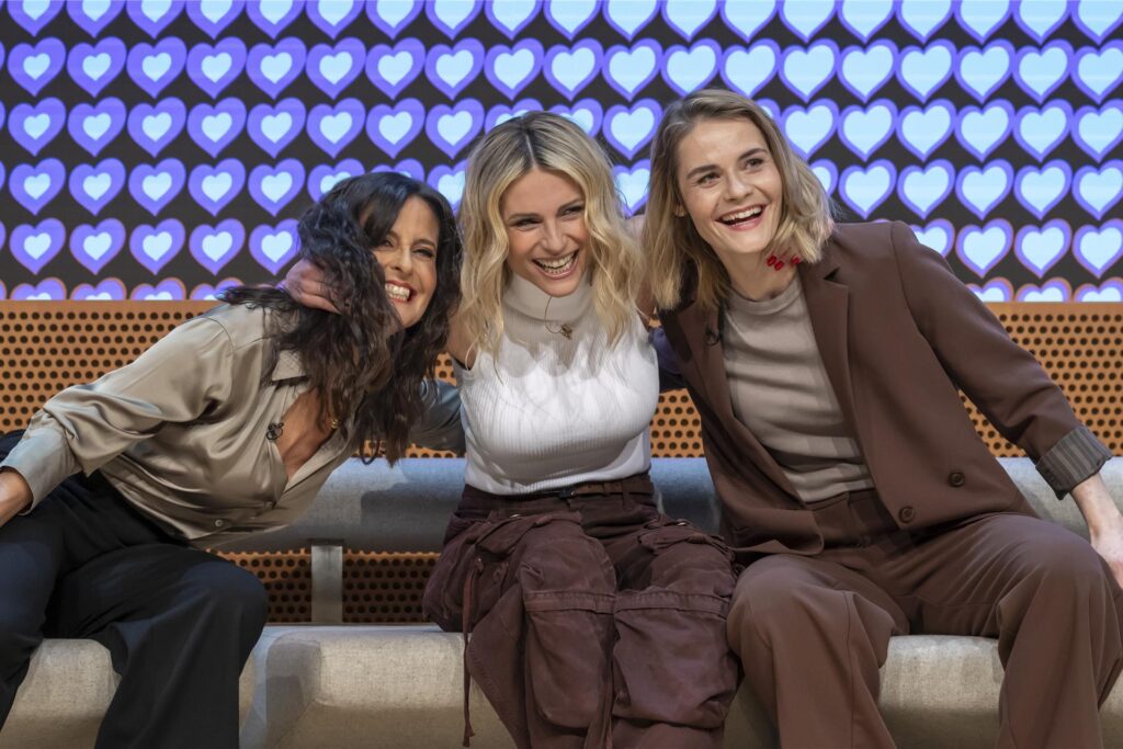 Sandra Studer (l-r), Michelle Hunziker und Hazel Brugger werden bei einem Medienevent des ESC 2025 als Hosts des Eurovision Song Contests 2025 vorgestellt. Sandra Studer (l-r), Michelle Hunziker und Hazel Brugger werden bei einem Medienevent des ESC 2025 als Hosts des Eurovision Song Contests 2025 vorgestellt.