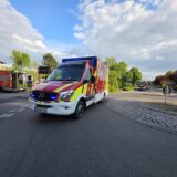 Rettungsfahrzeuge stehen auf der Töddinghauser Straße.