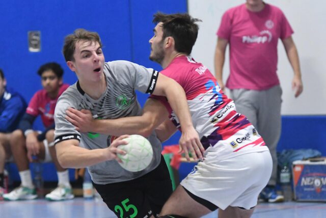 Moritz Tann (am Ball)