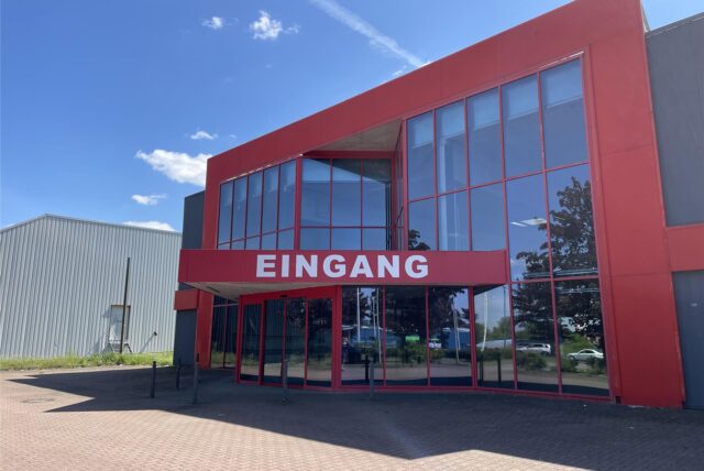 Ein leerstehendes Möbelhaus im Indupark Dortmund.