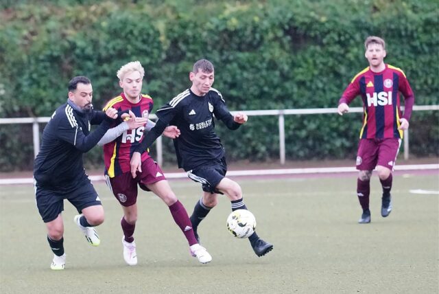 Duell um den Ball.