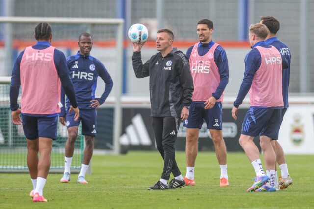 05.05.2025, Fussball, Saison 2024/2025, 2. Bundesliga, Training FC Schalke 04, Cheftrainer Jakob Fimpel (FC Schalke 04)