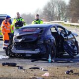 Ein Auto kollidierte im Februar 2025 auf der A2 bei Recklinghausen mit der Mittelleitplanke und überschlug sich – auf dem Bild ist ein am Unfall beteiligtes Fahrzeug zu sehen.