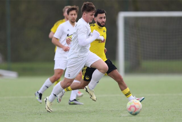 Niklas Trakowski am Ball