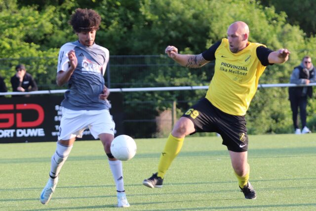 Eine Spielszene von SV Langschede – SV Afferde.