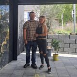 Dimitra Georgiou und Timur Ratzer auf der Fläche des neuen Biergartens