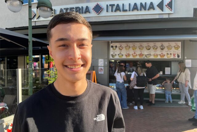 Tomaz Asano steht vor der Eisdiele Gelateria Italiana in Waltrop.