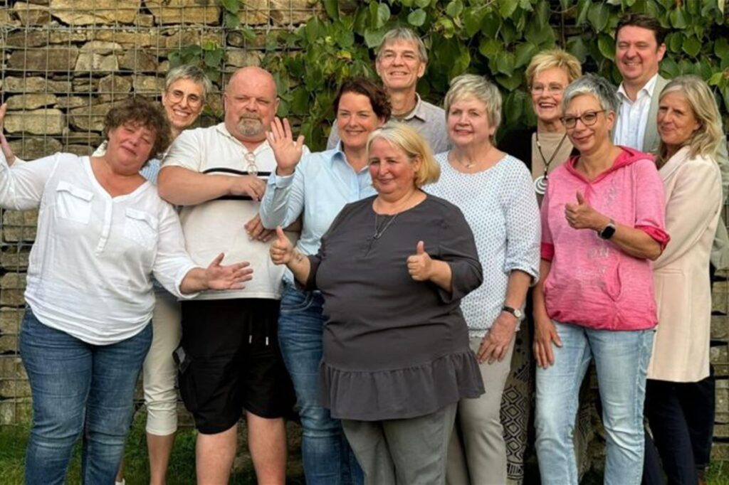 Dieses Team kümmert sich darum, dass irgendwann einmal in Castrop-Rauxel ein Hospiz gebaut werden kann. Auch Bürgermeister Rajko Kravanja und 1. Beigeordnete Regina Kleff (r.) unterstützen in ihren Ämtern, wo sie können. Dieses Team kümmert sich darum, dass irgendwann einmal in Castrop-Rauxel ein Hospiz gebaut werden kann. Auch Bürgermeister Rajko Kravanja und 1. Beigeordnete Regina Kleff (r.) unterstützen in ihren Ämtern, wo sie können.