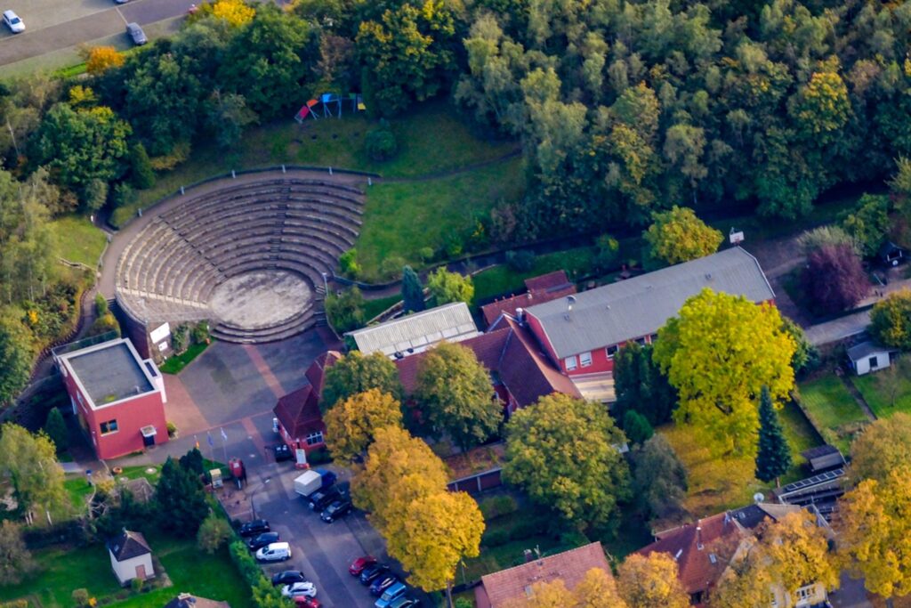 Amphitheater der Agora auf dem ehemaligen Gelände der Zeche Ickern 1/2: Hier wird der Benefiztag für das Haus Erika ausgerichtet. Amphitheater der Agora auf dem ehemaligen Gelände der Zeche Ickern 1/2: Hier wird der Benefiztag für das Haus Erika ausgerichtet.