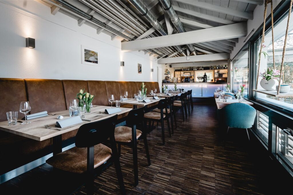 Ein Blick in das Restaurant Parkbad Süd. Ein Blick in das Restaurant Parkbad Süd.