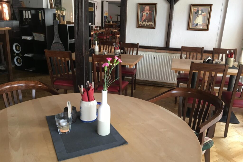 Im Brauhaus Rütershoff sieht es aus, wie in einem Brauhaus: rustikal, mit viel Holz. Im Brauhaus Rütershoff sieht es aus, wie in einem Brauhaus: rustikal, mit viel Holz.
