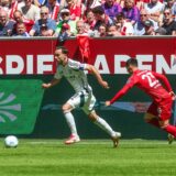 Kenan Karaman (l.) versuchte oft vergeblich, das Schalker Spiel anzukurbeln.
