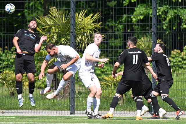 Vor beiden Toren herrschte viel Betrieb in der Partie FC 26 Erkenschwick gegen Fenerbahce Marl. Das Spiel endete 4:4, aber auch ein 7:7 oder 8:8 war möglich.