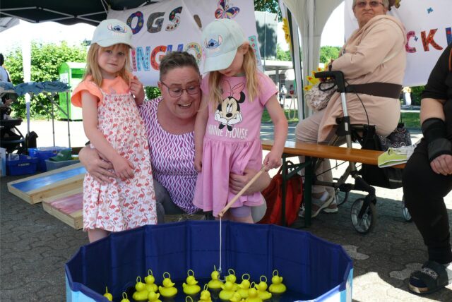 Familie auf dem Stadtteilfest in Meckinghoven.