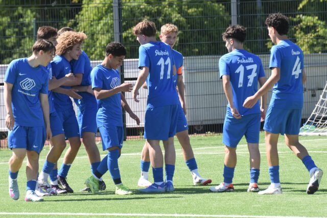 Erst spät durfte die U15 des VfB Waltrop gegen den Wuppertaler SV jubeln.