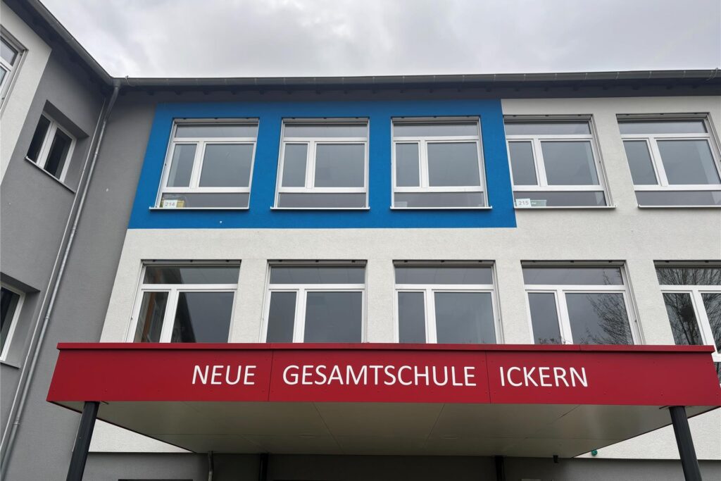 Vor der Neuen Gesamtschule Ickern (NGI) gilt nun von montags bis freitags zwischen 7 und 17 Uhr eine Einbahnstraßenregelung und absolutes Halteverbot. Vor der Neuen Gesamtschule Ickern (NGI) gilt nun von montags bis freitags zwischen 7 und 17 Uhr eine Einbahnstraßenregelung und absolutes Halteverbot.